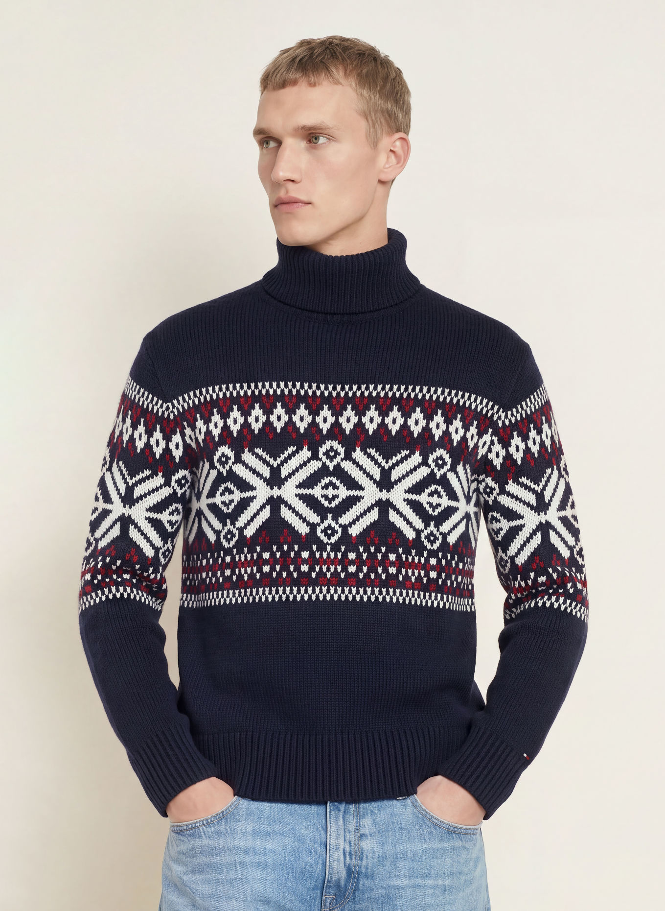 TOMMY HILFIGER Rullekravepullover: MØRKEBLÅ / ECRU / MØRKERØD