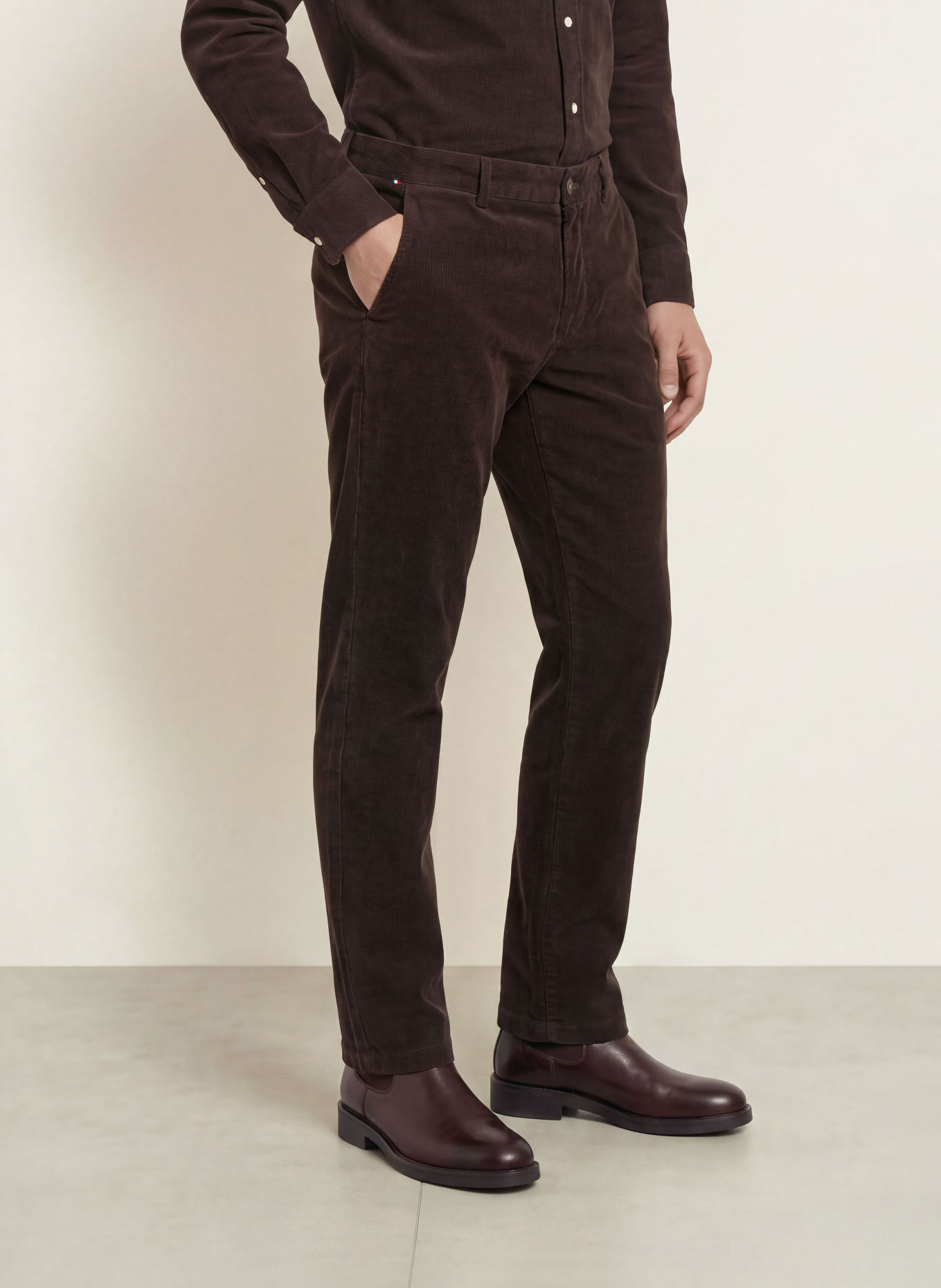 TOMMY HILFIGER Cordchino DENTON Slim Straight Fit: MÖRKBRUN