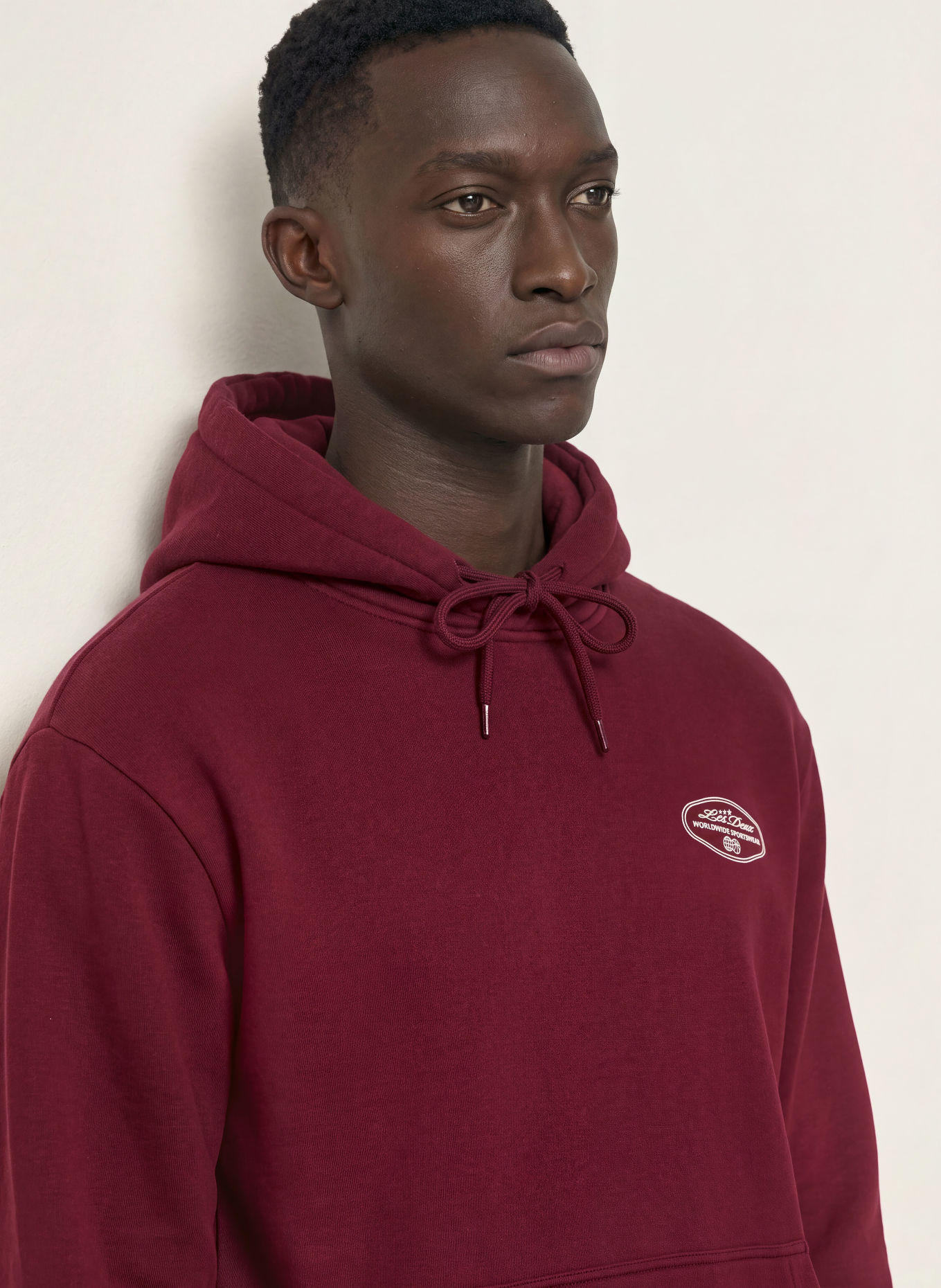 LES DEUX Hoodie WORLDWIDE: DONKERROOD