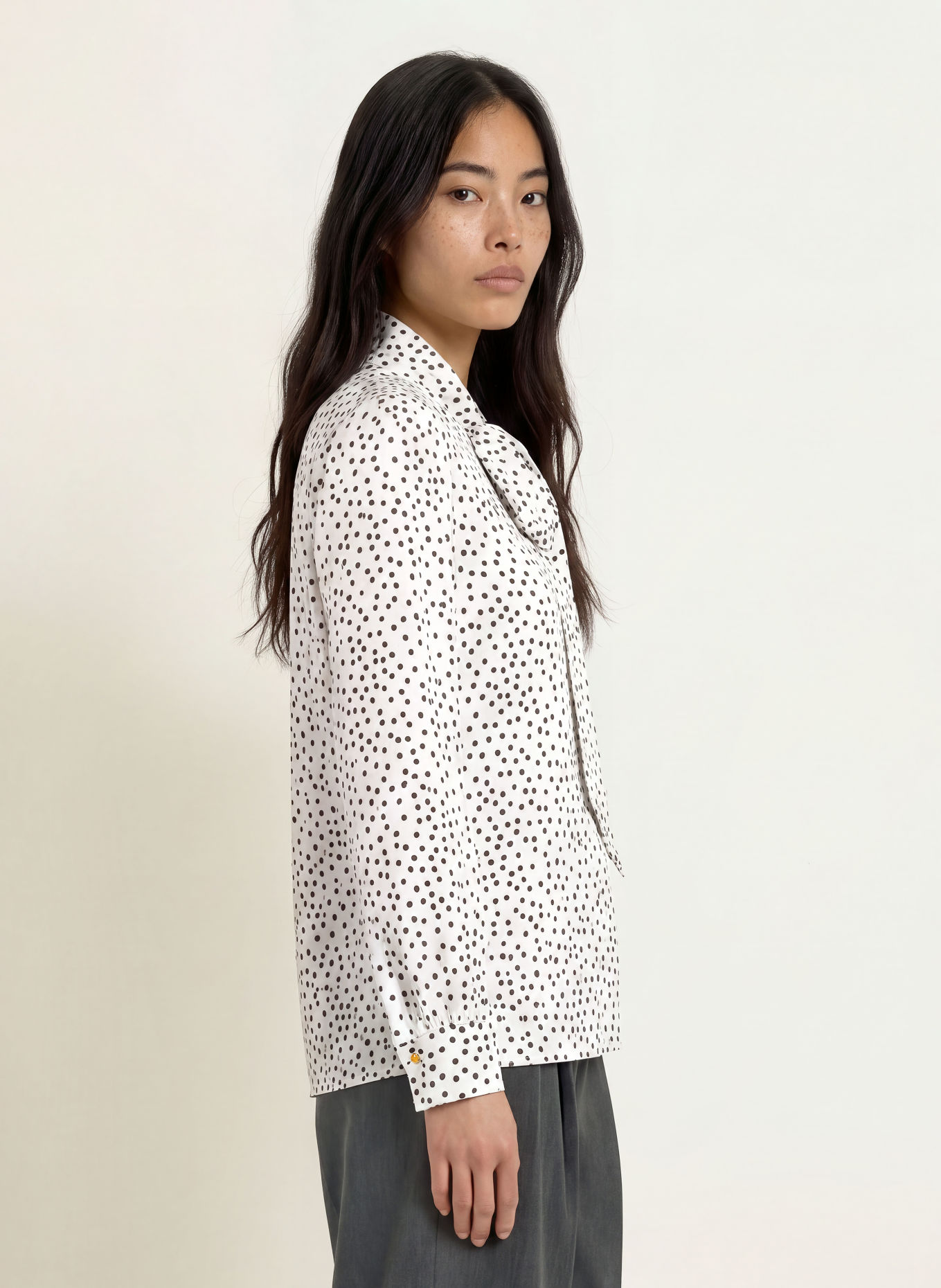 TOMMY HILFIGER Blouse à lavallière: BLANC / NOIR