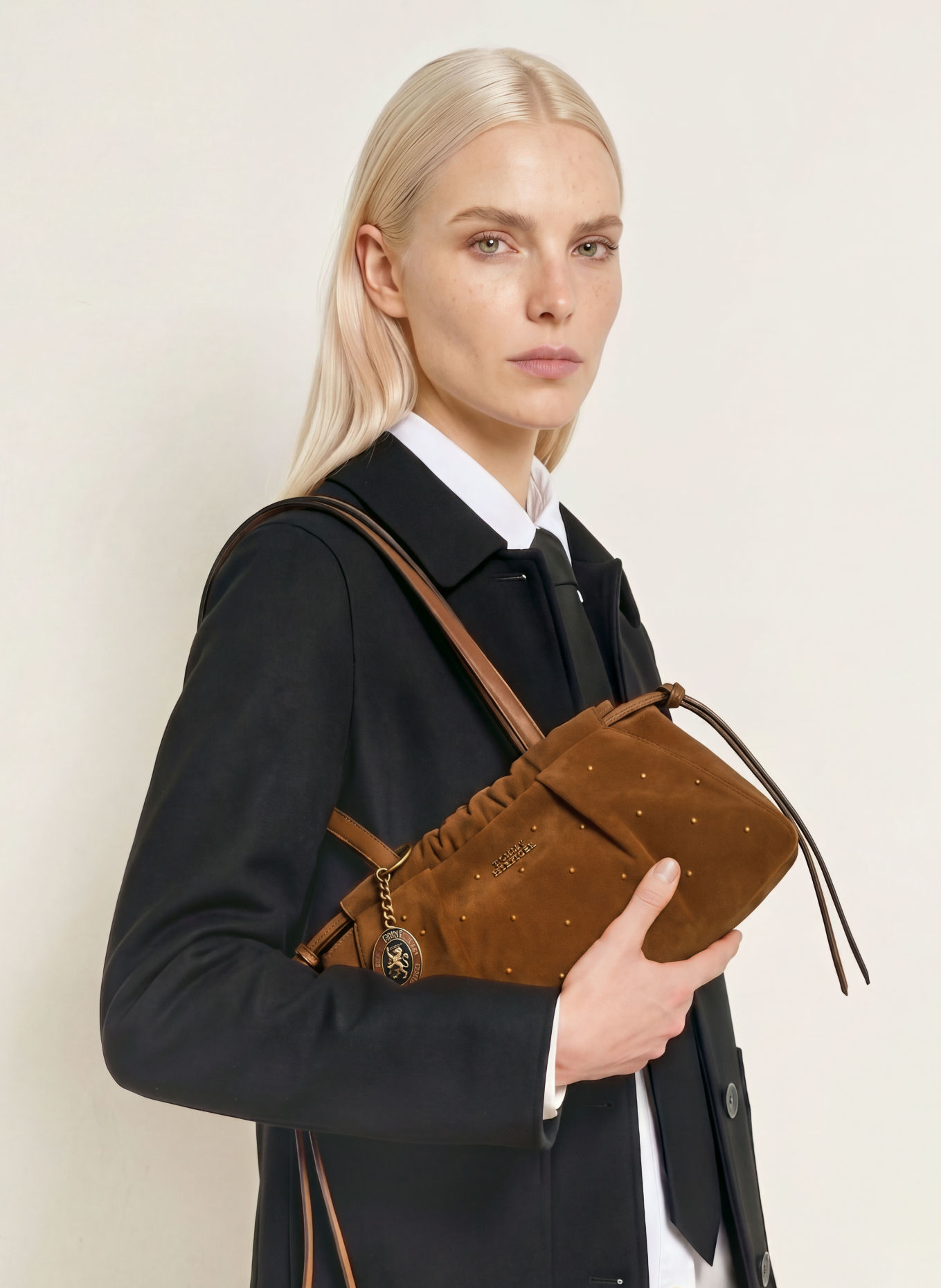 TOMMY HILFIGER Shoulder bag with studs: COGNAC