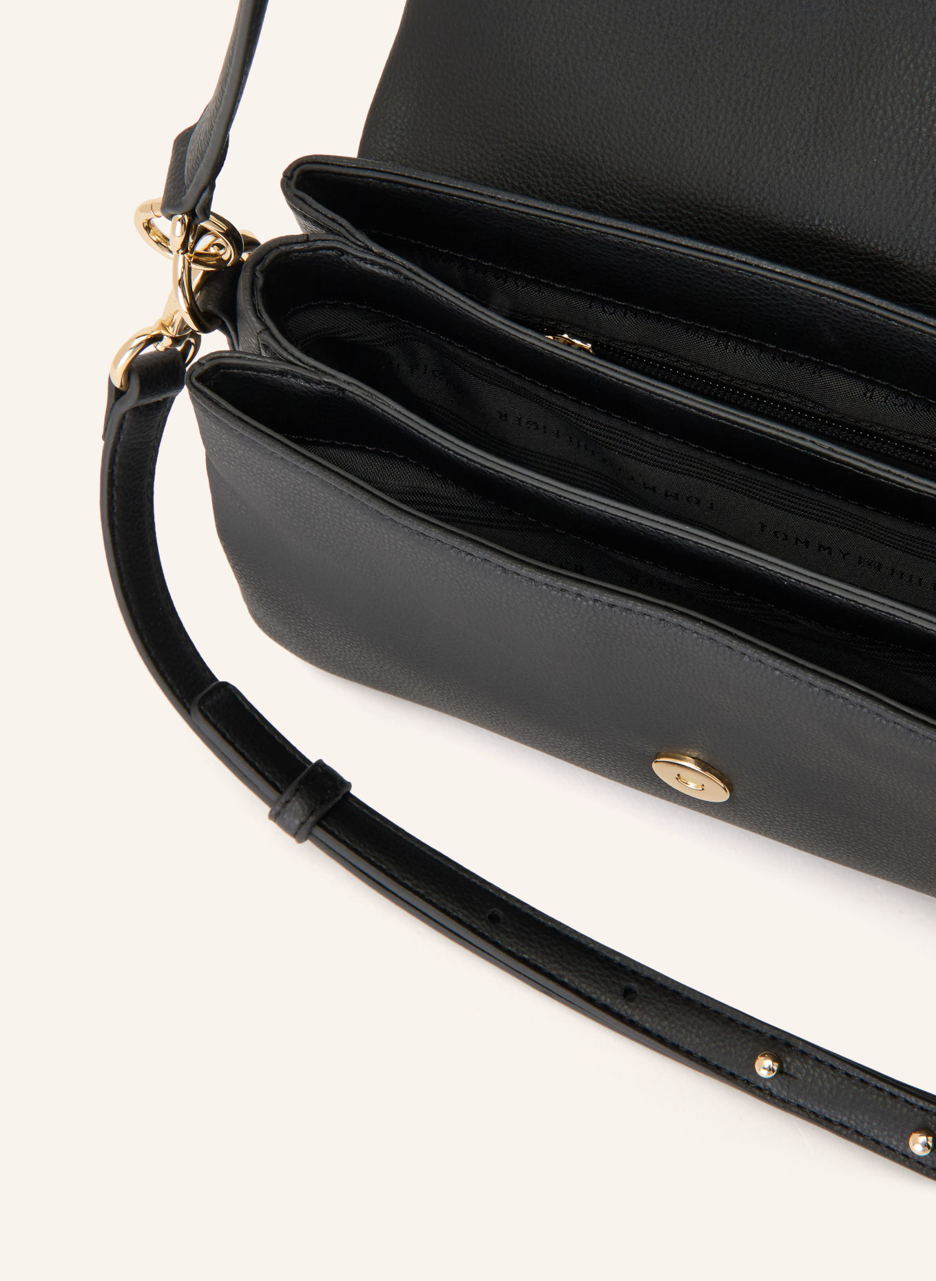 TOMMY HILFIGER Crossbody bag: BLACK / GOLD