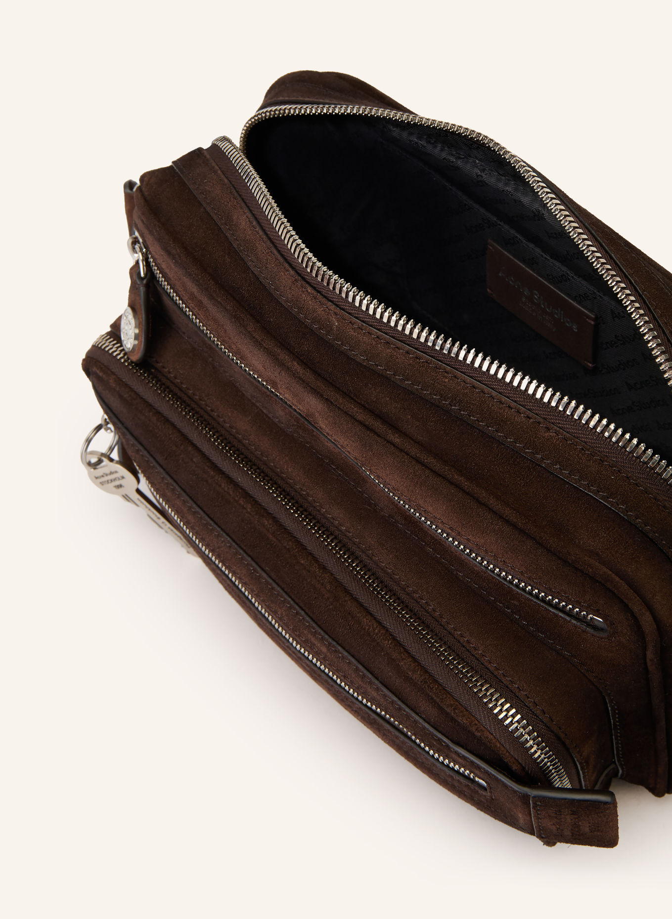 Acne Studios Umhängetasche: DUNKELBRAUN / SILBER