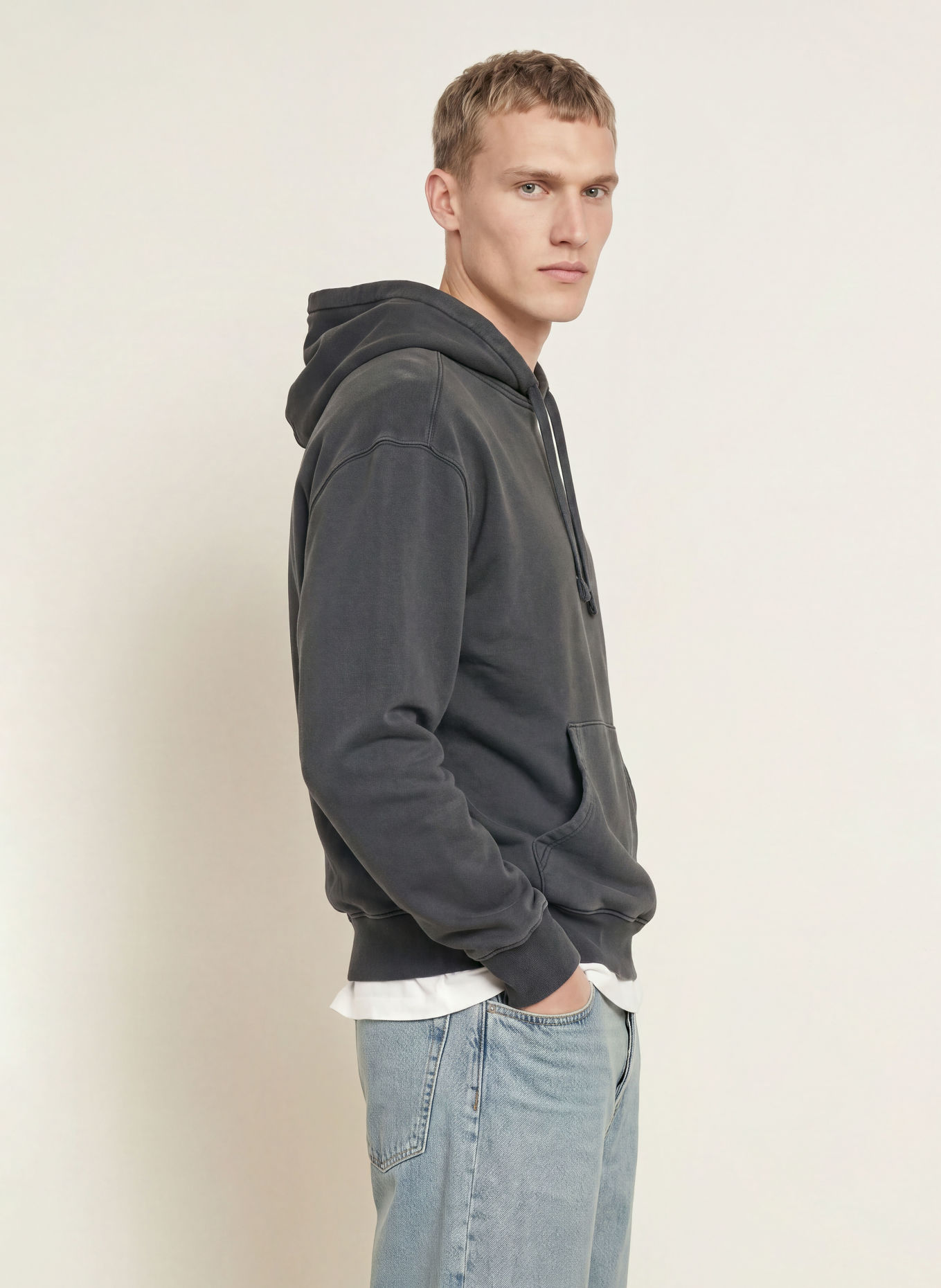 ARMEDANGELS Hoodie ICONIC Å GMT: DONKERGRIJS / ZWART
