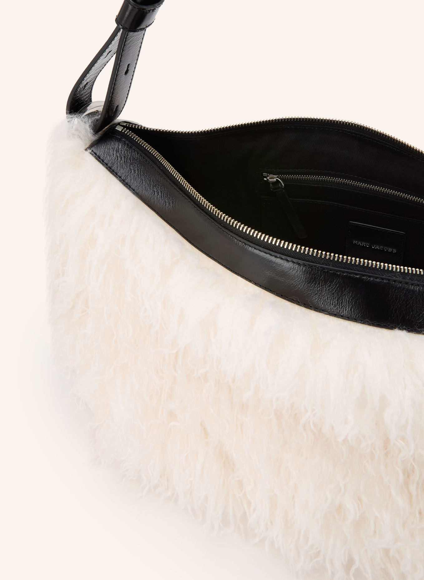 MARC JACOBS Skuldertaske THE SCENE LARGE i kunstpels: HVID / SORT