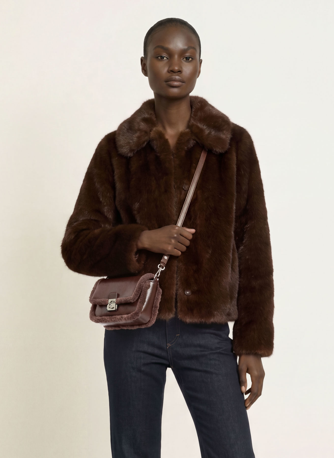 COCCINELLE Crossbody-taske: MØRKEBRUN / SØLV