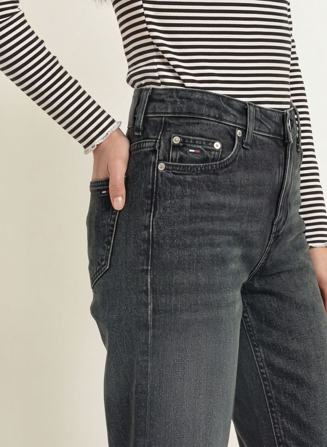 TOMMY JEANS Jeansy straight SOPHIE LOW STRAIGHT: 1BZ Denim Black
