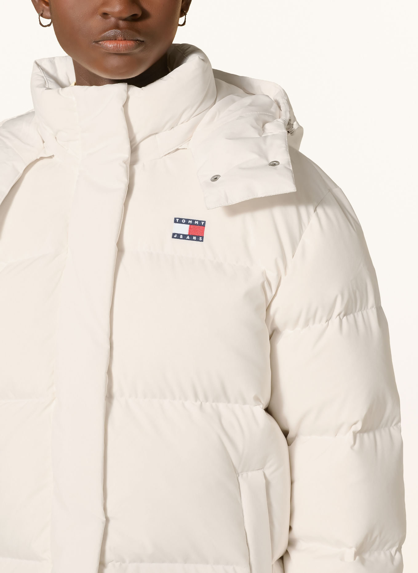 TOMMY JEANS Jachetă din puf cu glugă detașabilă: ALB