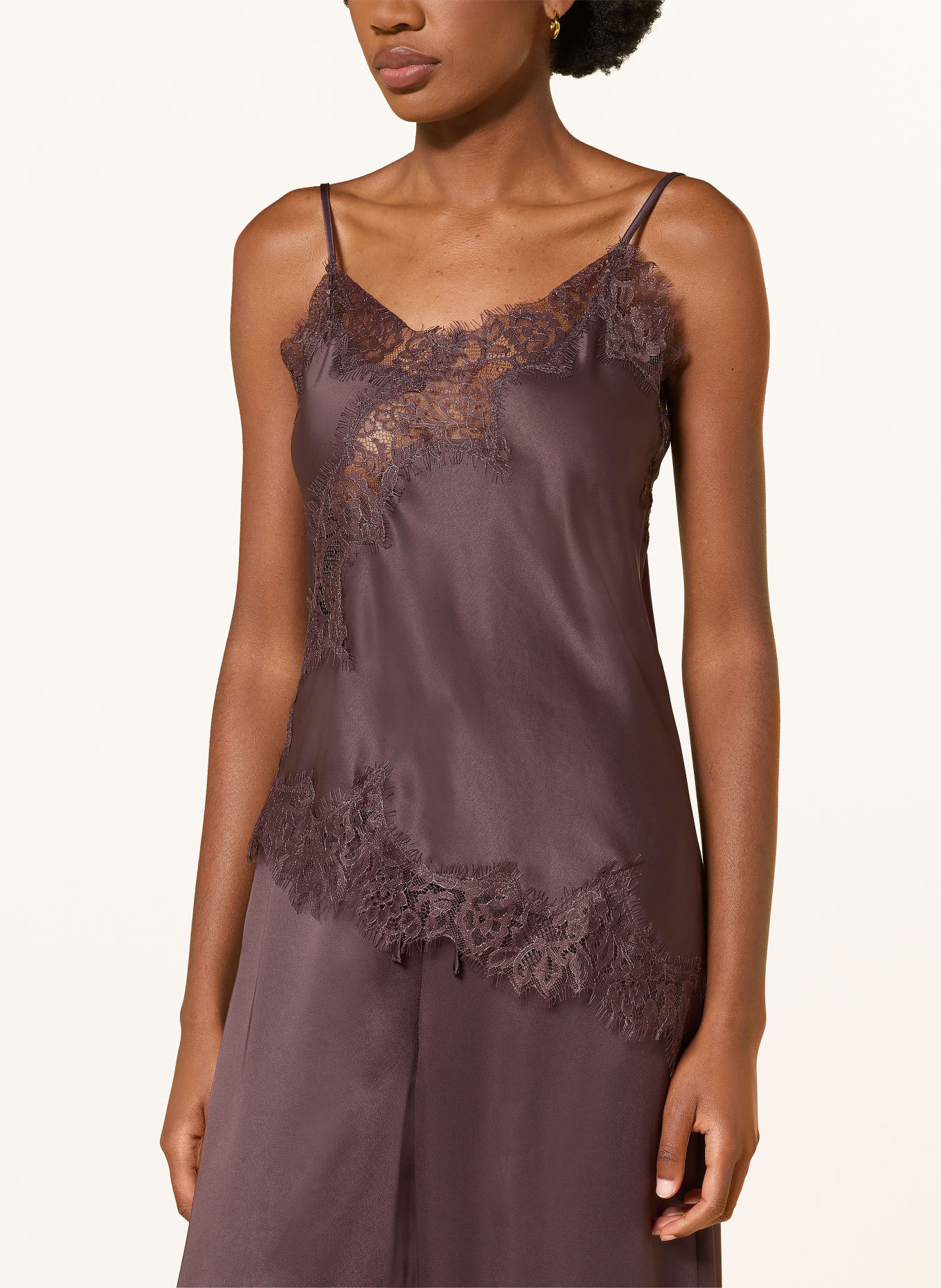 MRS & HUGS Satinbluse med blonder: LILLA