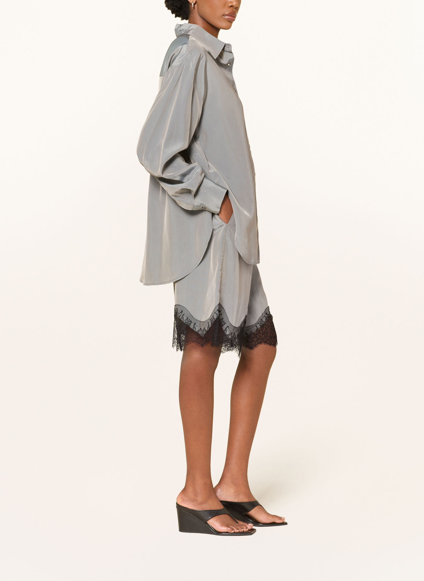 The Frankie Shop BAXTER-Bermuda met kant: DONKERGRIJS / CRÈME / ZWART