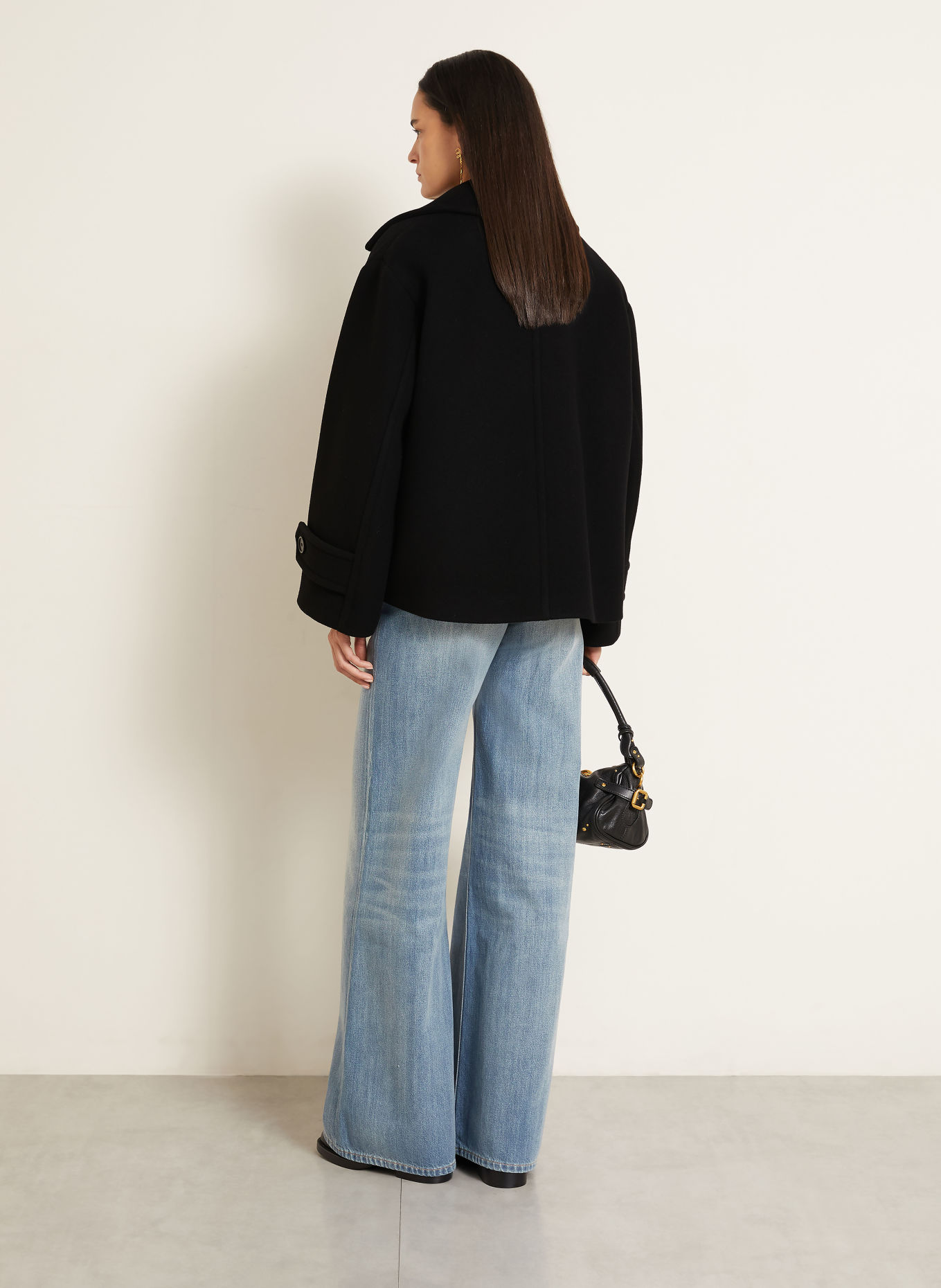 Chloé Cabanjacka: SVART