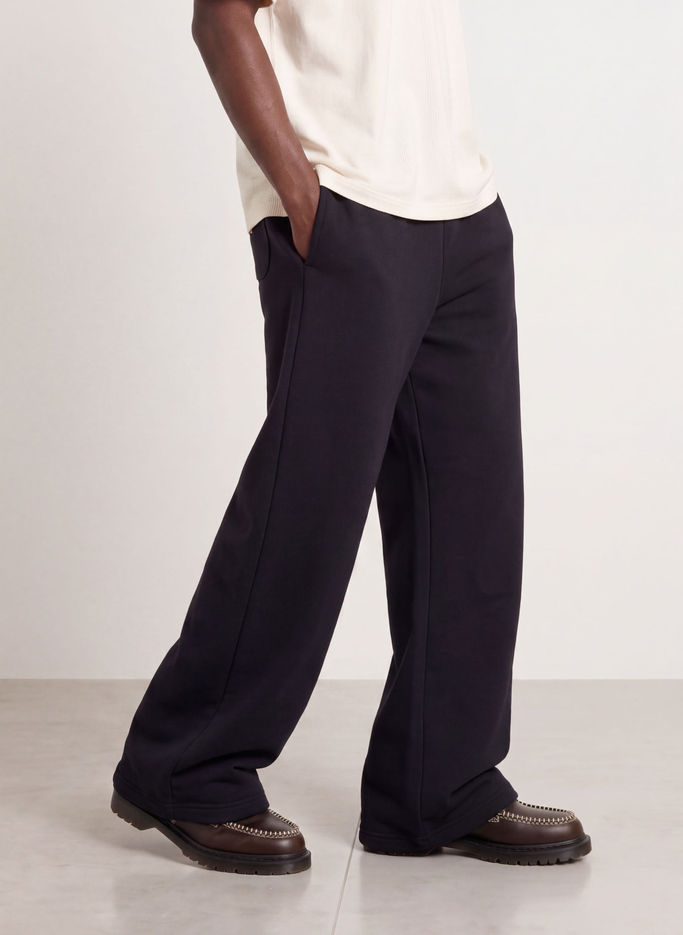 carhartt WIP Sweatpants: DUNKELBLAU