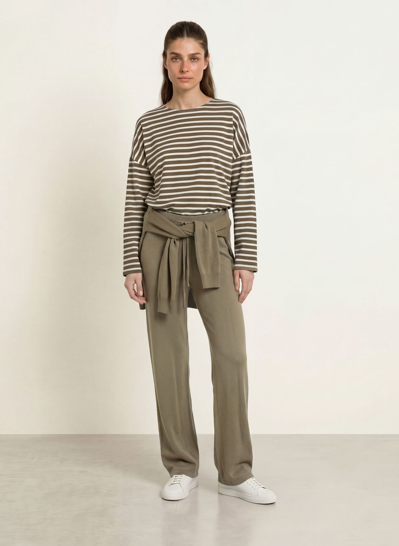 Juvia Longsleeve MINA: OLIV / CREME