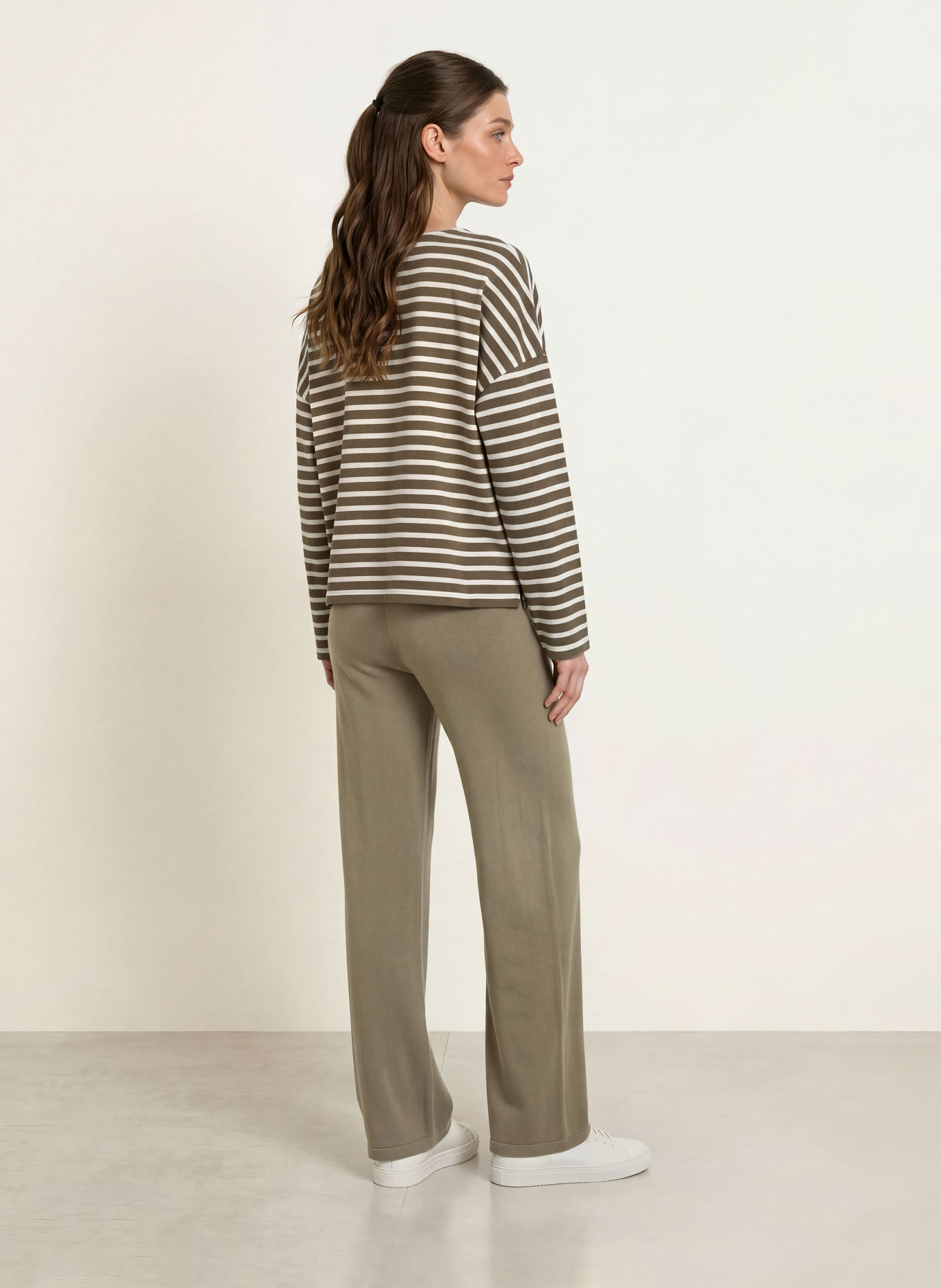 Juvia Longsleeve MINA: OLIV / CREME