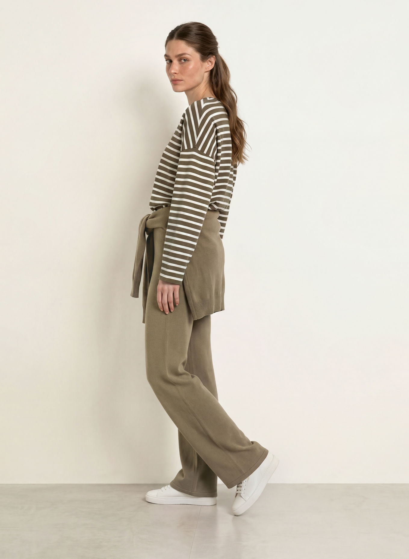 Juvia Longsleeve MINA: OLIV / CREME