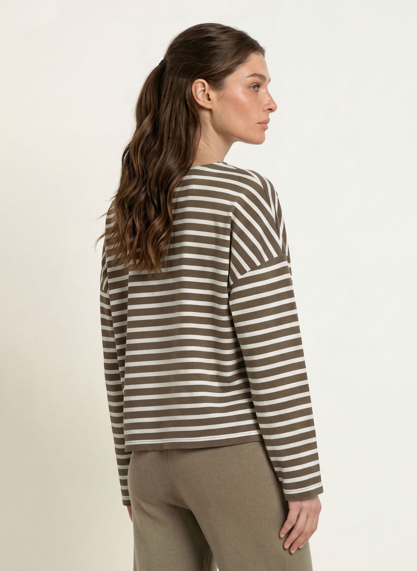 Juvia Longsleeve MINA: OLIV / CREME