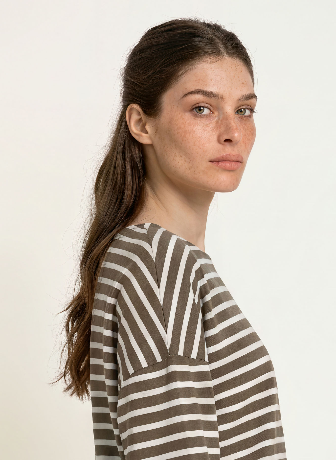 Juvia Longsleeve MINA: OLIV / CREME