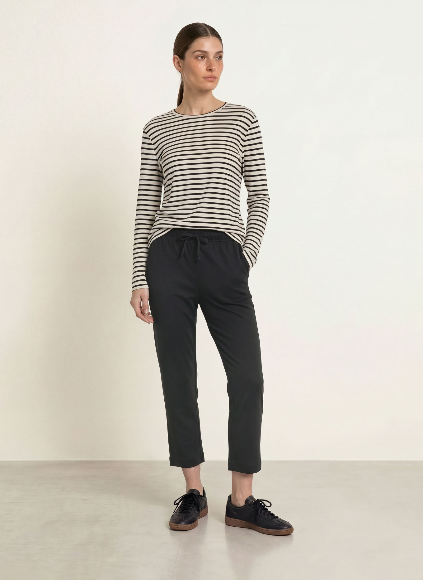 Juvia Longsleeve ADRIANE: CRÈME / ZWART
