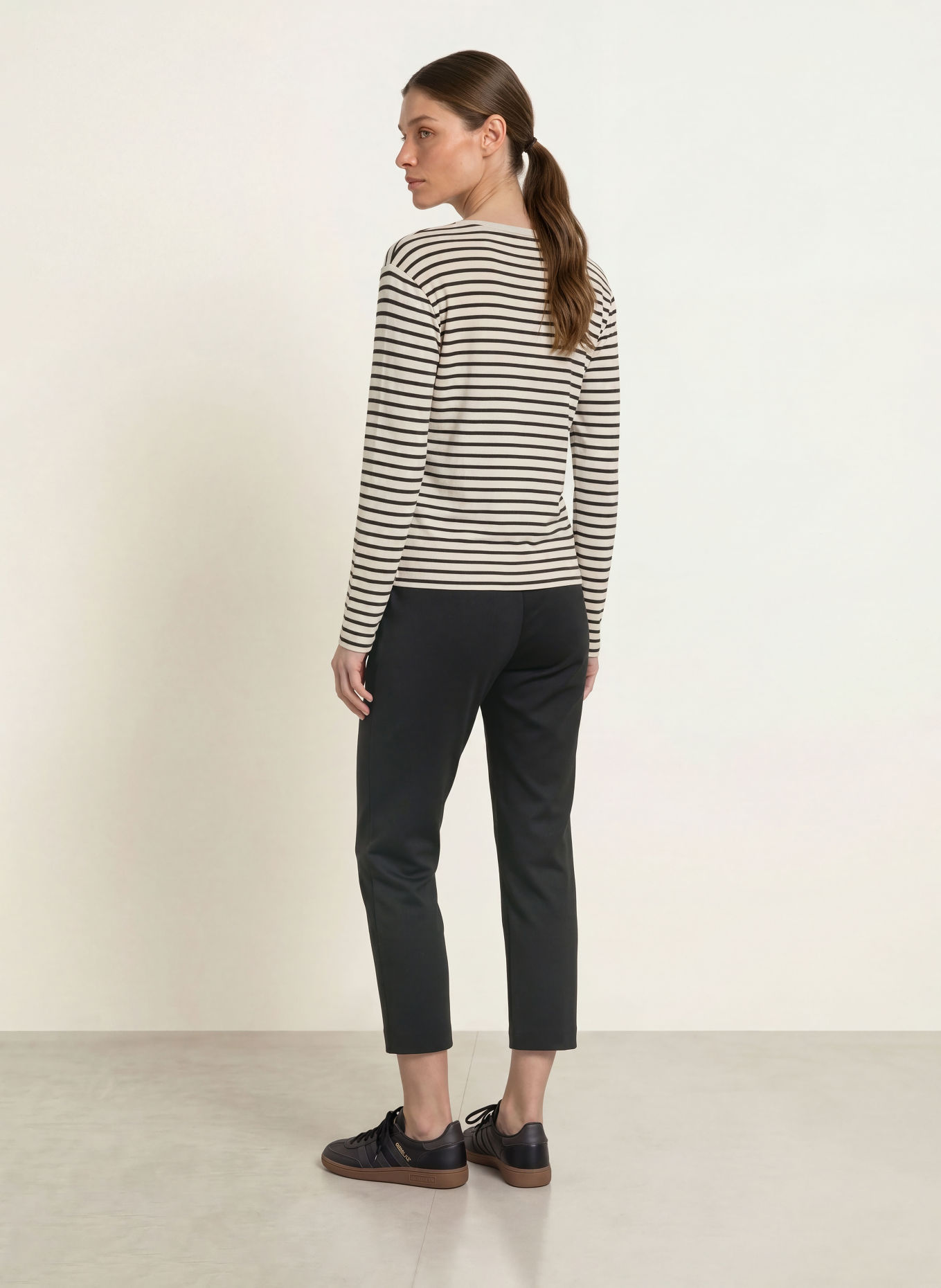 Juvia Longsleeve ADRIANE: CRÈME / ZWART