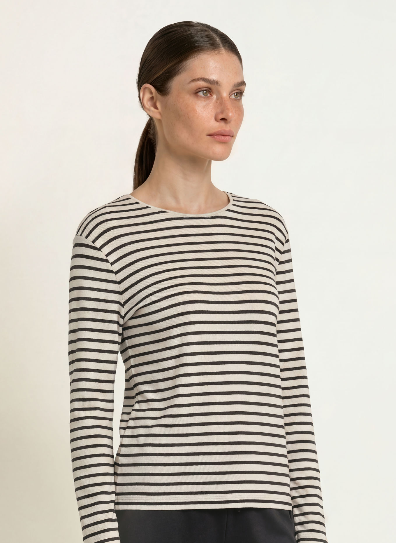 Juvia Longsleeve ADRIANE: CRÈME / ZWART