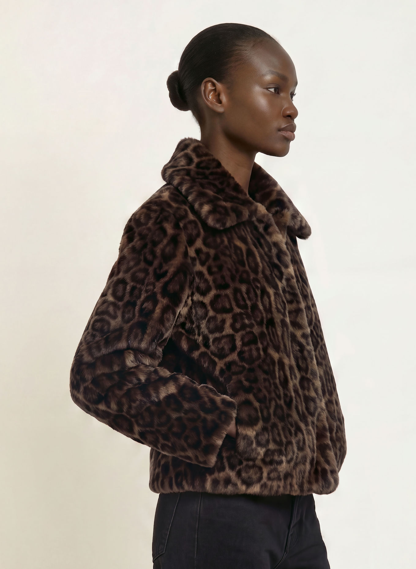 APPARIS Veste en fausse fourrure ELIS: MARRON FONCÉ / MARRON CLAIR / NOIR