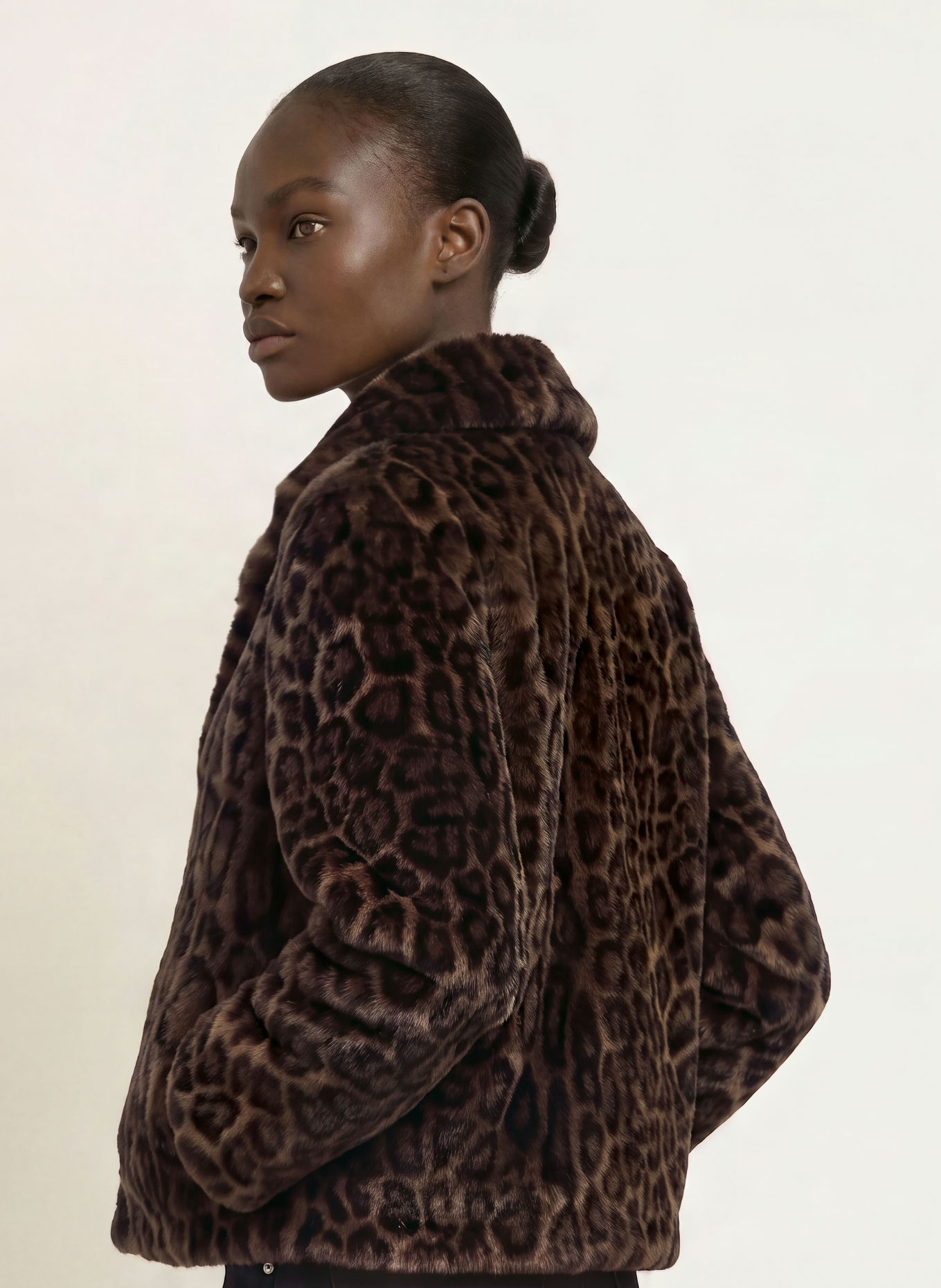 APPARIS Veste en fausse fourrure ELIS: MARRON FONCÉ / MARRON CLAIR / NOIR