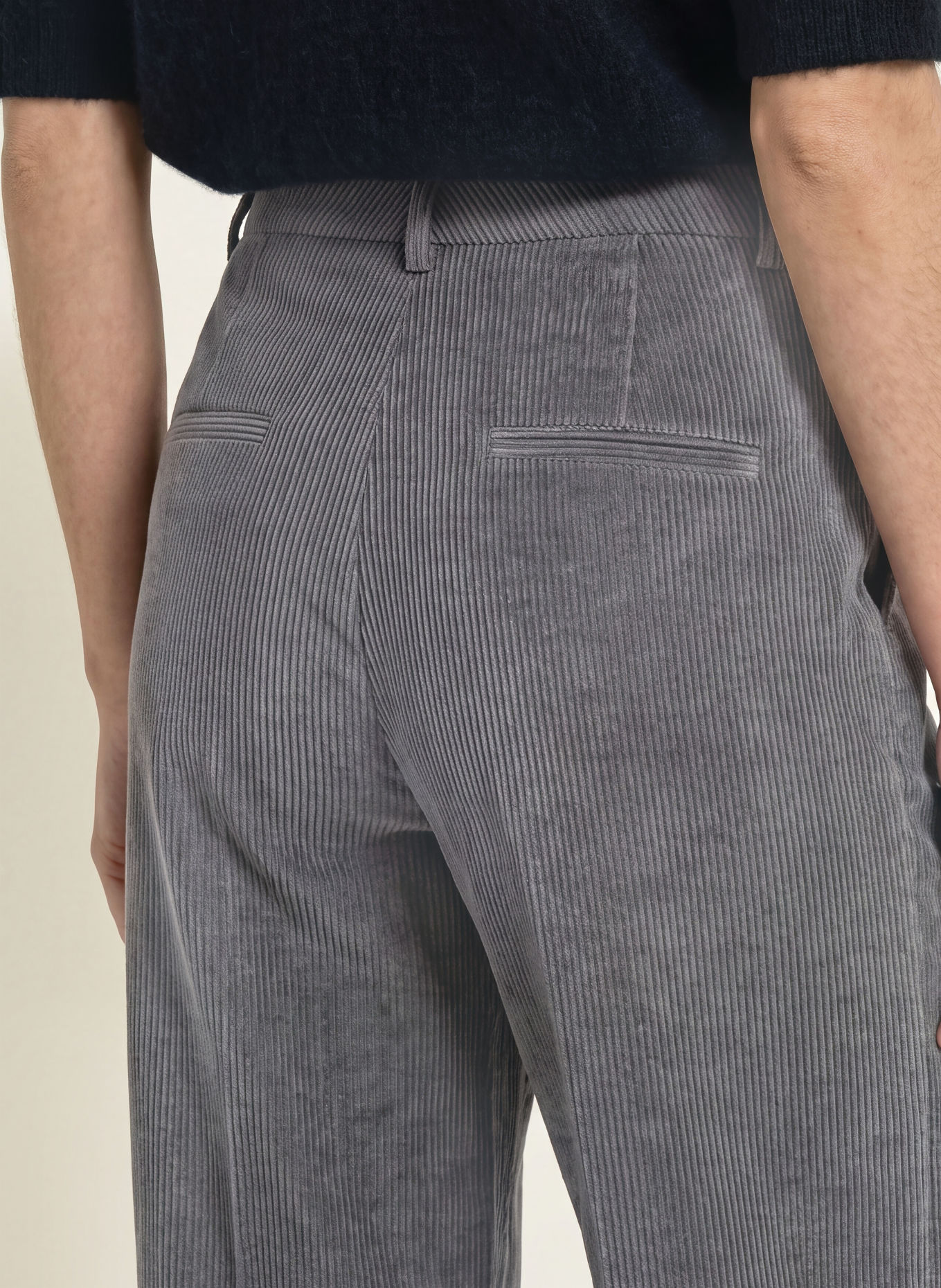 SEDUCTIVE Pantaloni Marlene SHILOH din velur: GRI ÎNCHIS