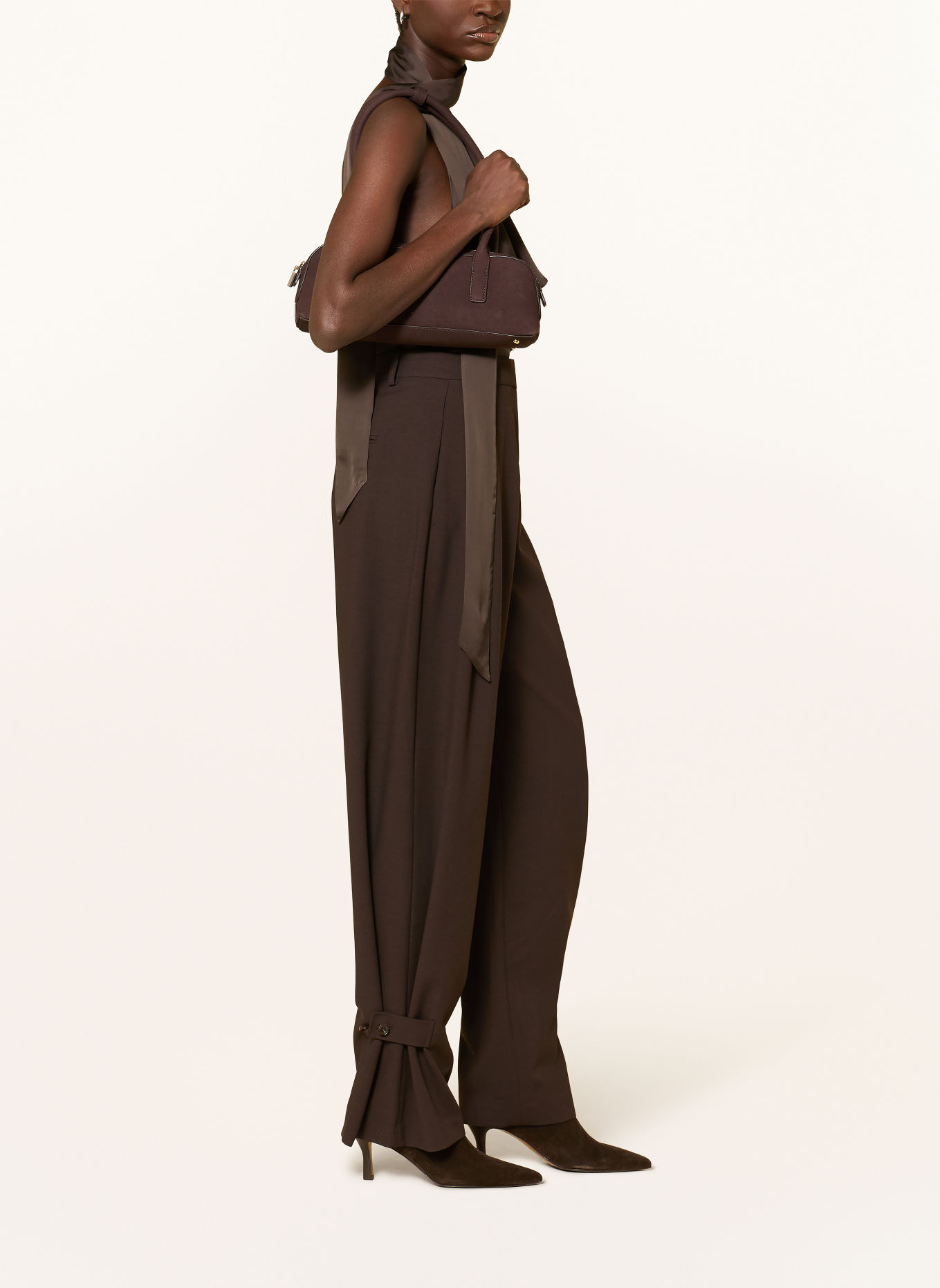 GUESS Trousers: DARK BROWN