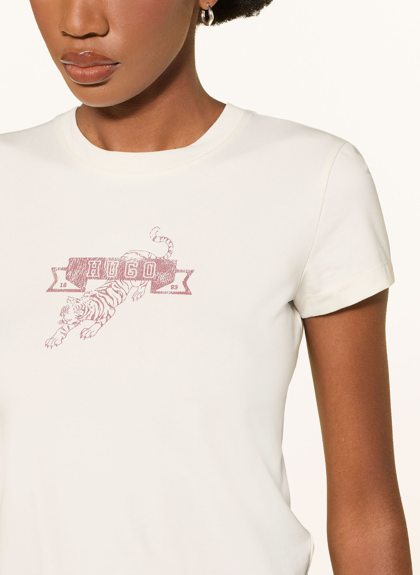 HUGO T-shirt 90'S: WIT / DONKERROOD