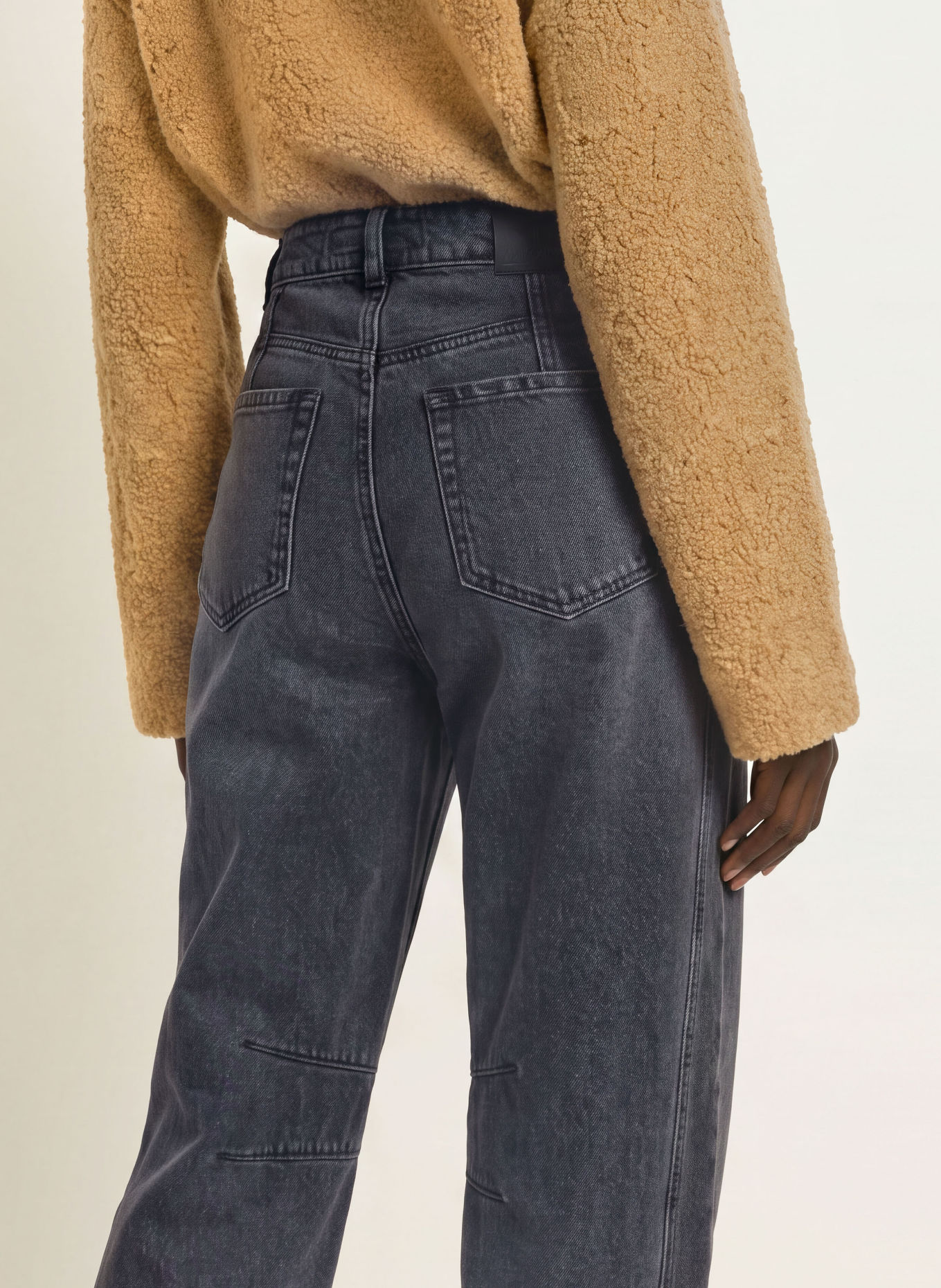 MARC CAIN RUMA Barrel-leg jeans: 880 anthrazit