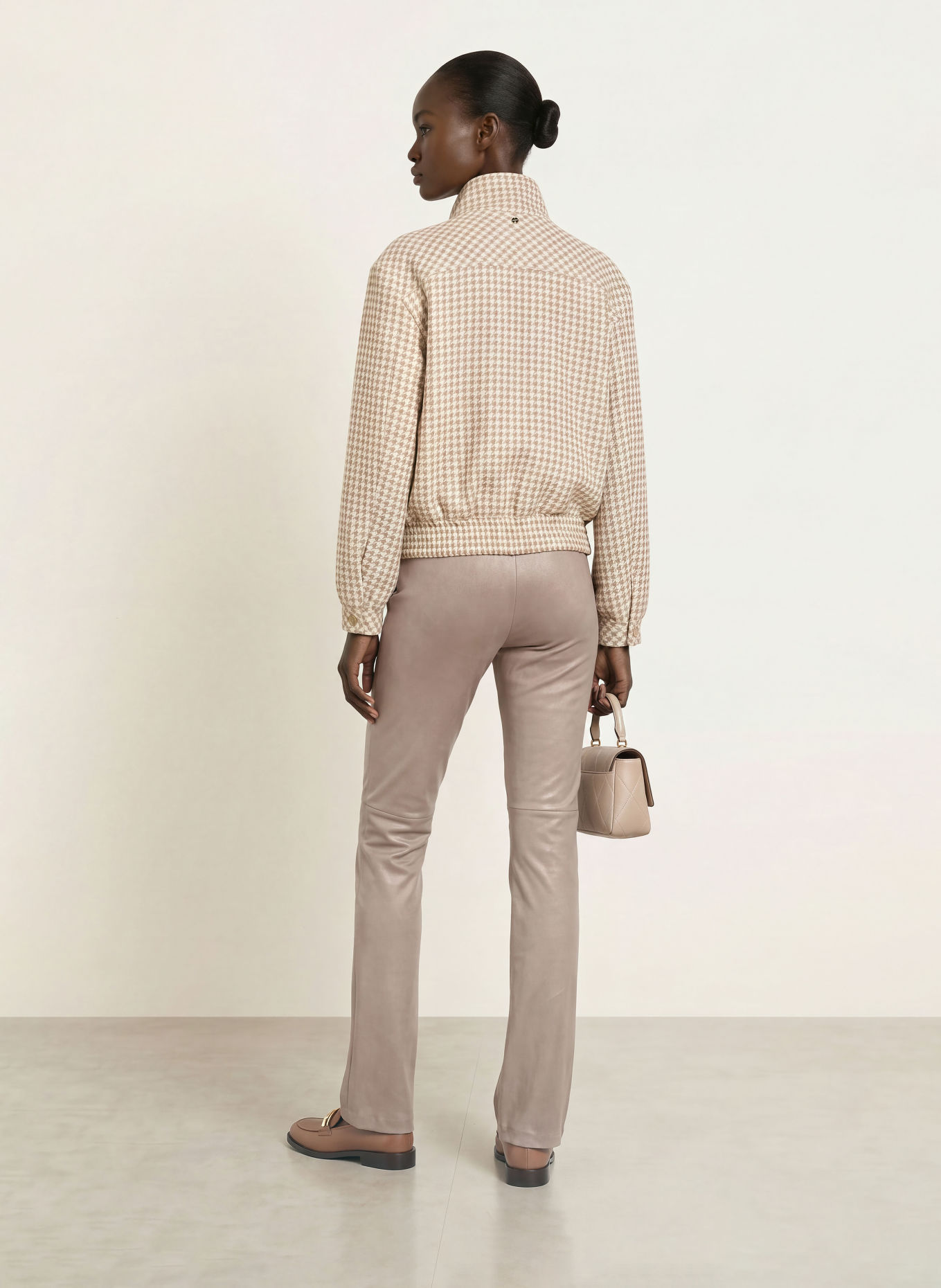 MARC CAIN Pantaloni bootcut FREDERICA cu aspect de piele: 662 driftwood