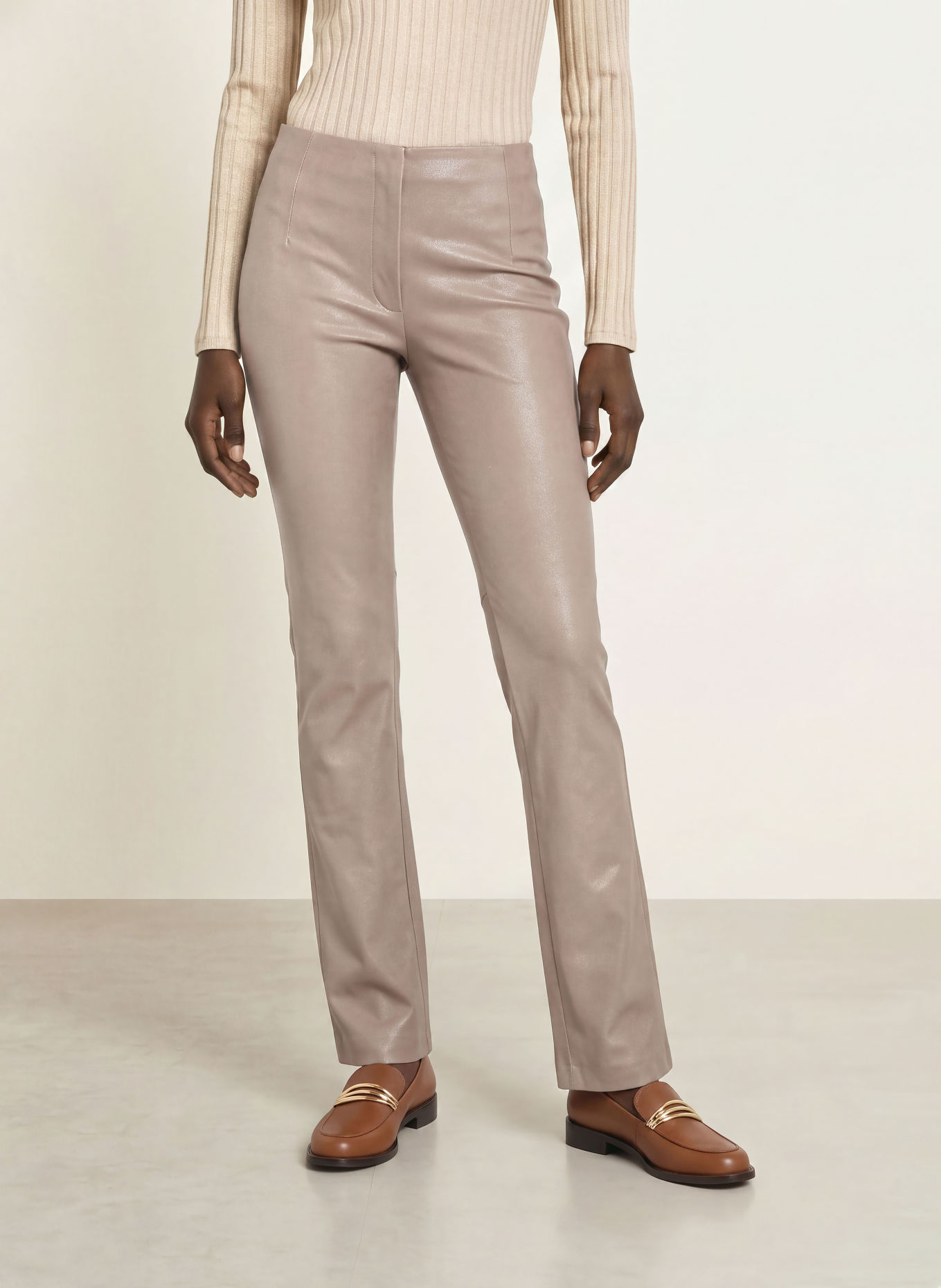 MARC CAIN Pantaloni bootcut FREDERICA cu aspect de piele: 662 driftwood