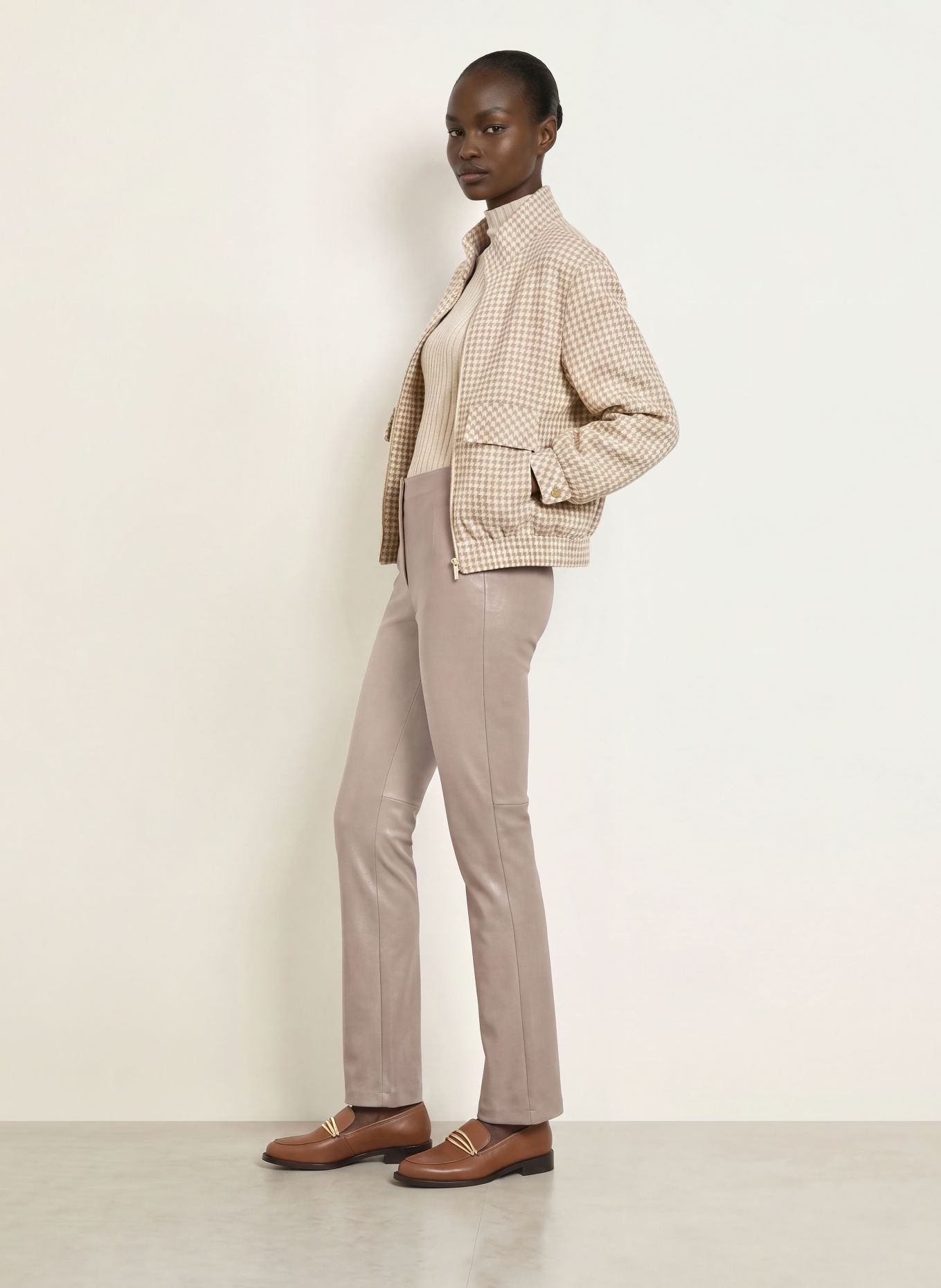 MARC CAIN Pantaloni bootcut FREDERICA cu aspect de piele: 662 driftwood