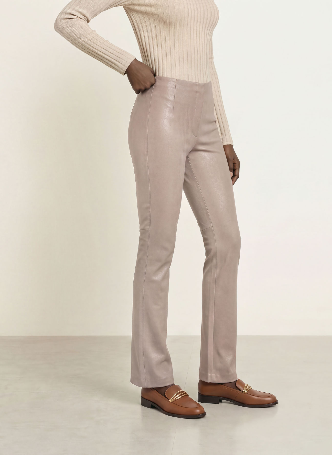 MARC CAIN Pantaloni bootcut FREDERICA cu aspect de piele: 662 driftwood