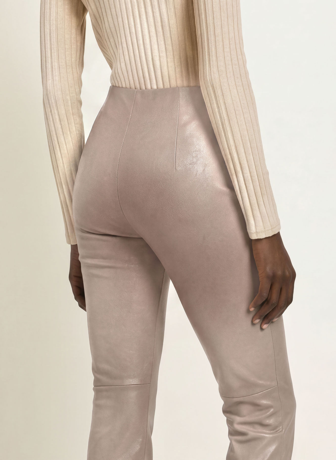 MARC CAIN Pantaloni bootcut FREDERICA cu aspect de piele: 662 driftwood