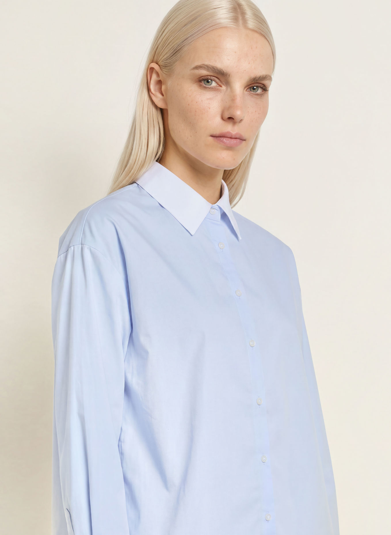 TONNO & PANNA Hemdbluse mit Spitze: HELLBLAU