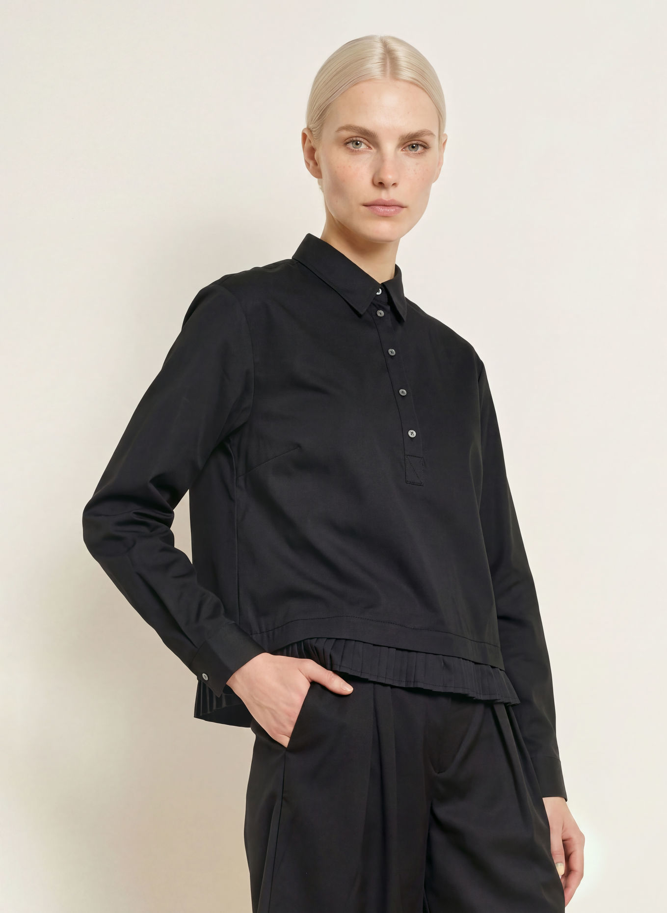 TONNO & PANNA Hemdbluse mit Plissees: SCHWARZ