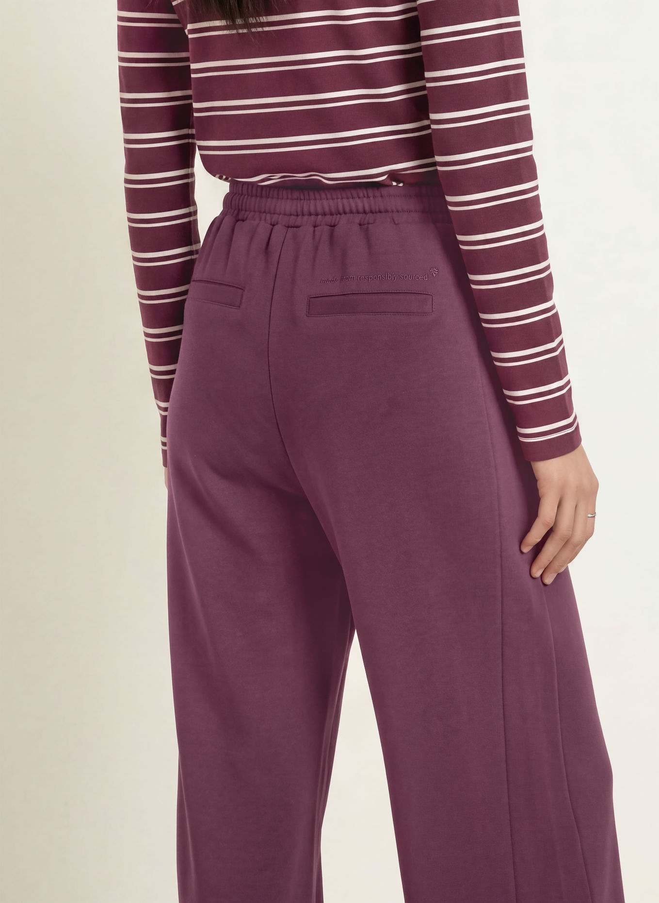 ELIAS RUMELIS Sweatpant REENA: DONKERPAARS