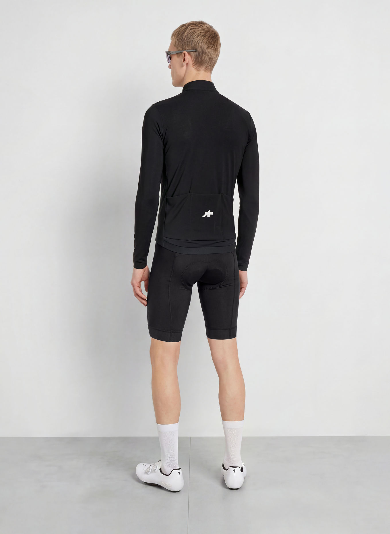 ASSOS MILLE GT Thermal Cycling Jacket: BLACK / WHITE