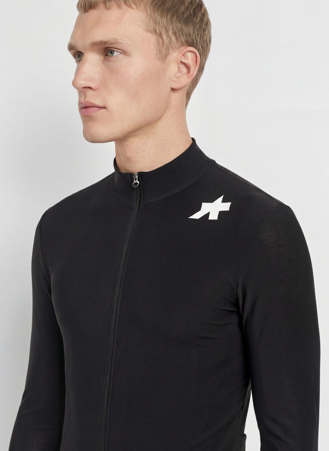 ASSOS MILLE GT Thermal Cycling Jacket: BLACK / WHITE