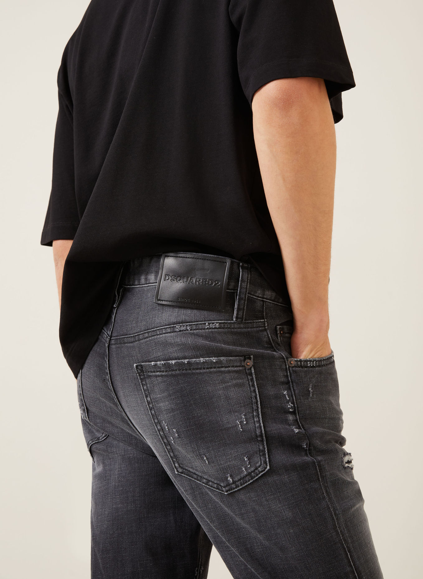 DSQUARED2 Distressed jeans 642 Regular Fit: 900 BLACK