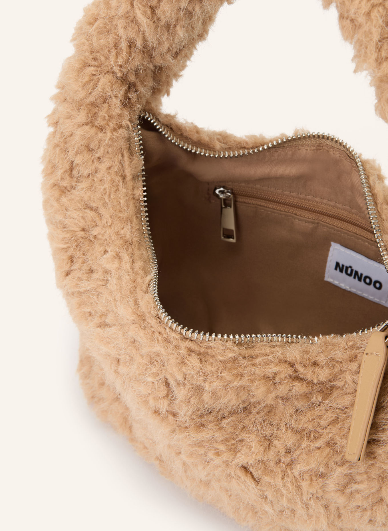 NÚNOO AGNES SMALL Handbag made of teddy fur: LIGHT BROWN / SILVER