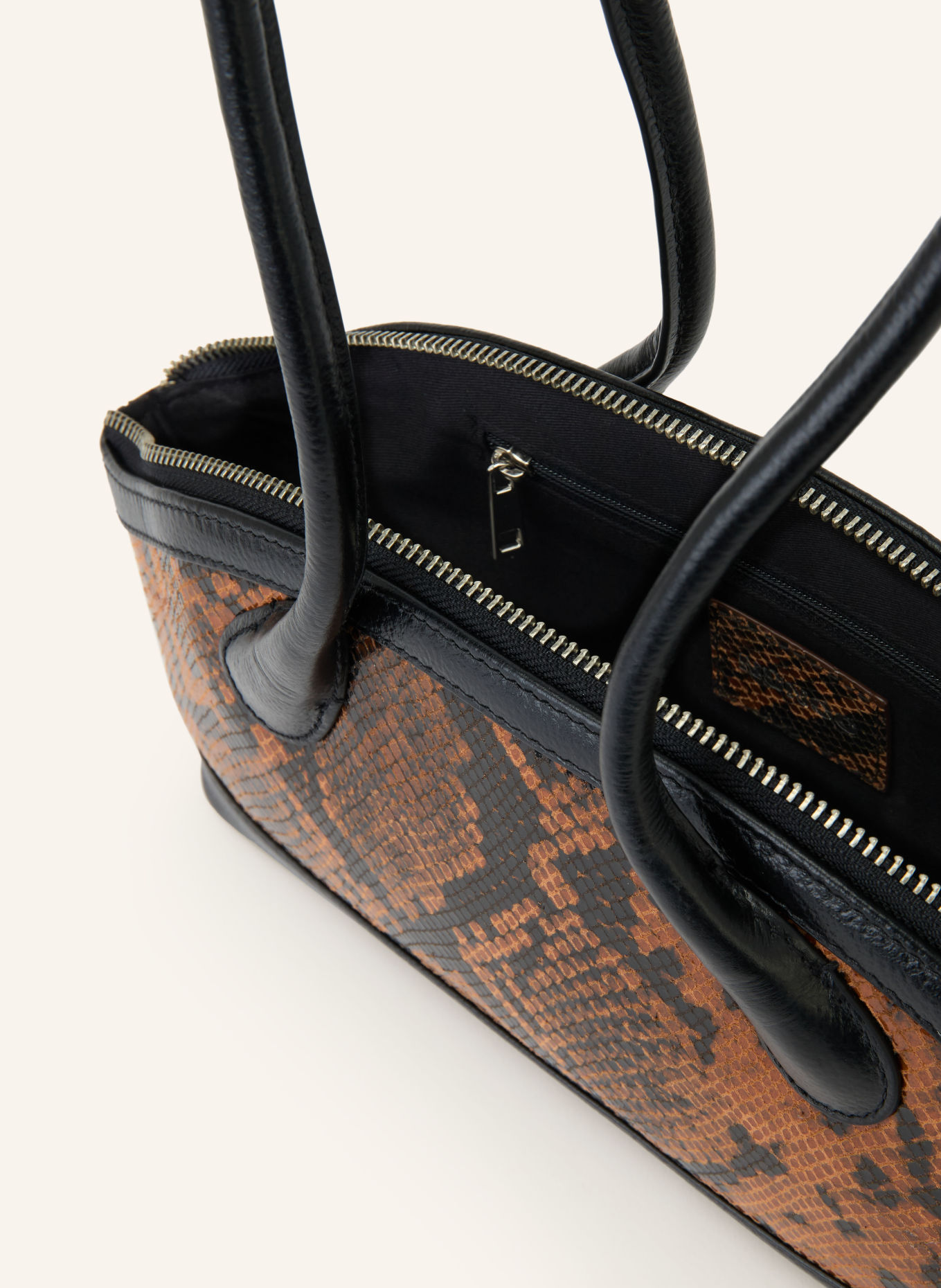 NÚNOO AYO MEDIUM Shoulder bag: BLACK / BROWN