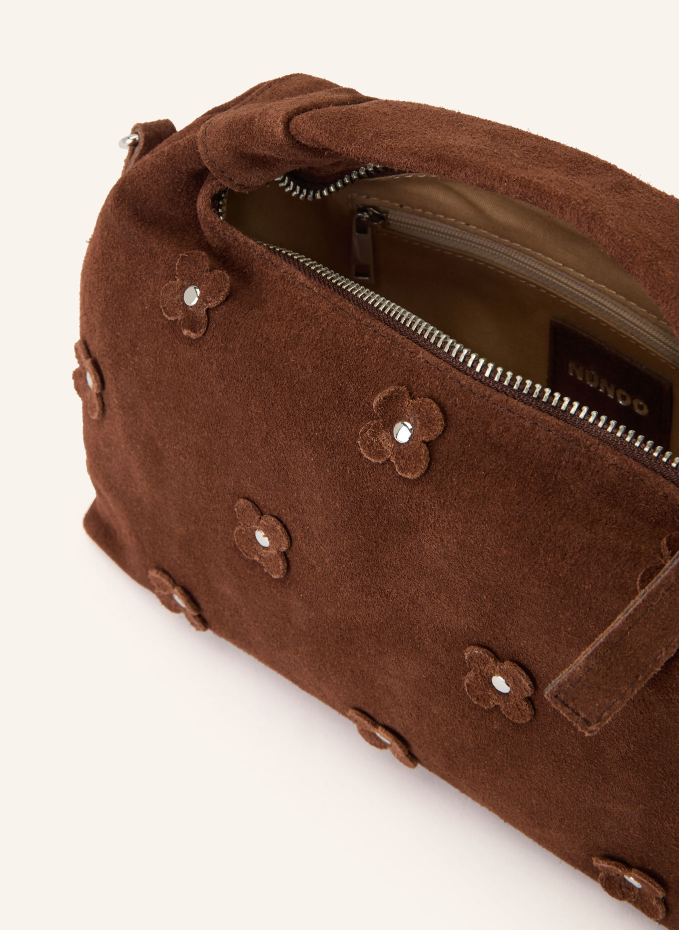 NÚNOO Handtas DANDY met studs: MARRON FONCÉ / ZILVER