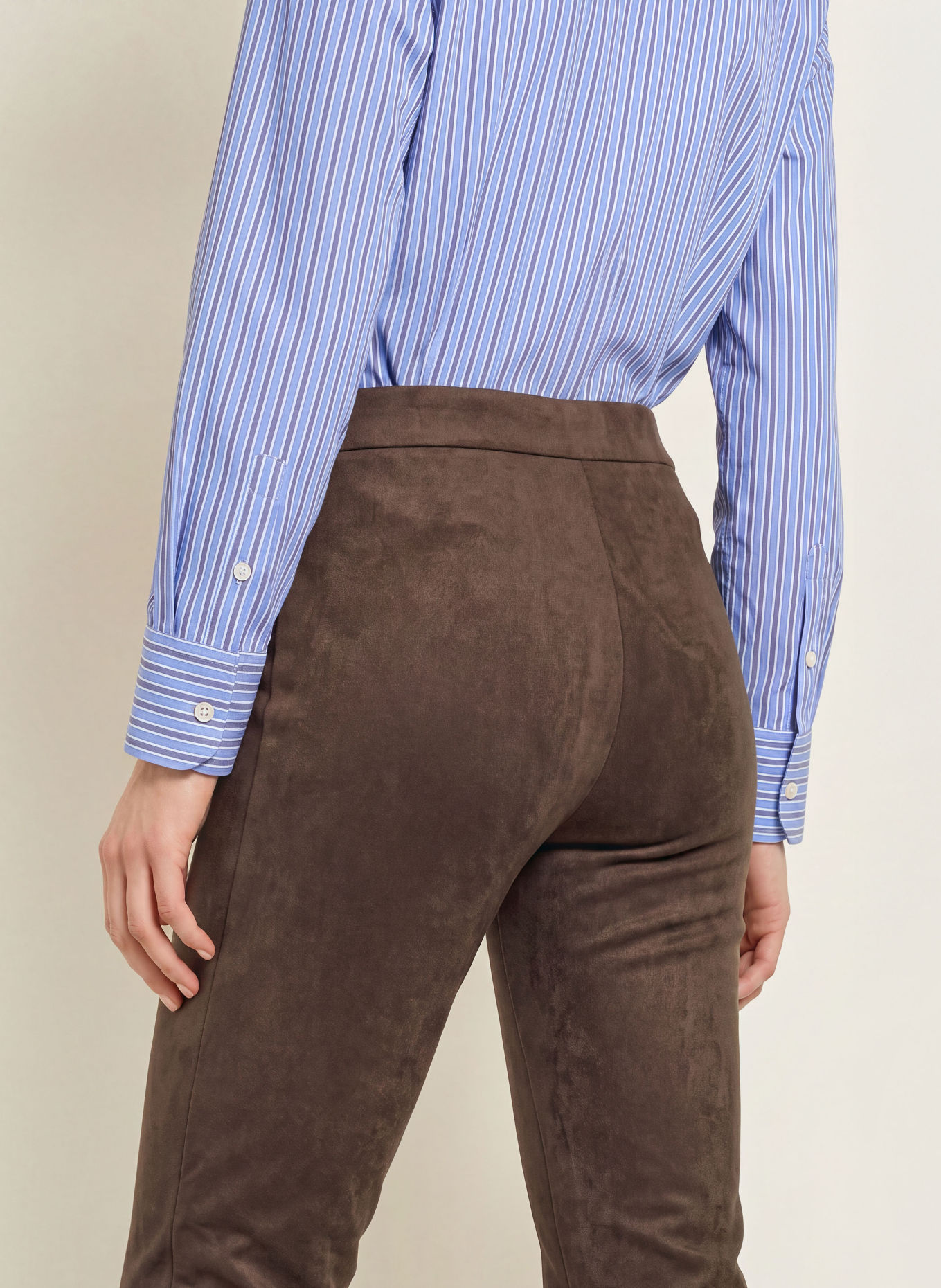 darling harbour Pantalon aspect cuir: DARK BROWN