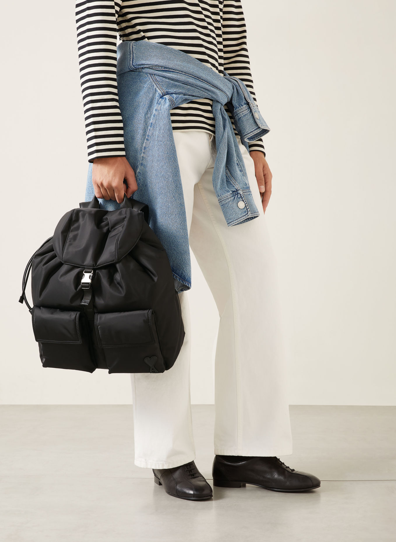 AMI PARIS Rucksack: SCHWARZ