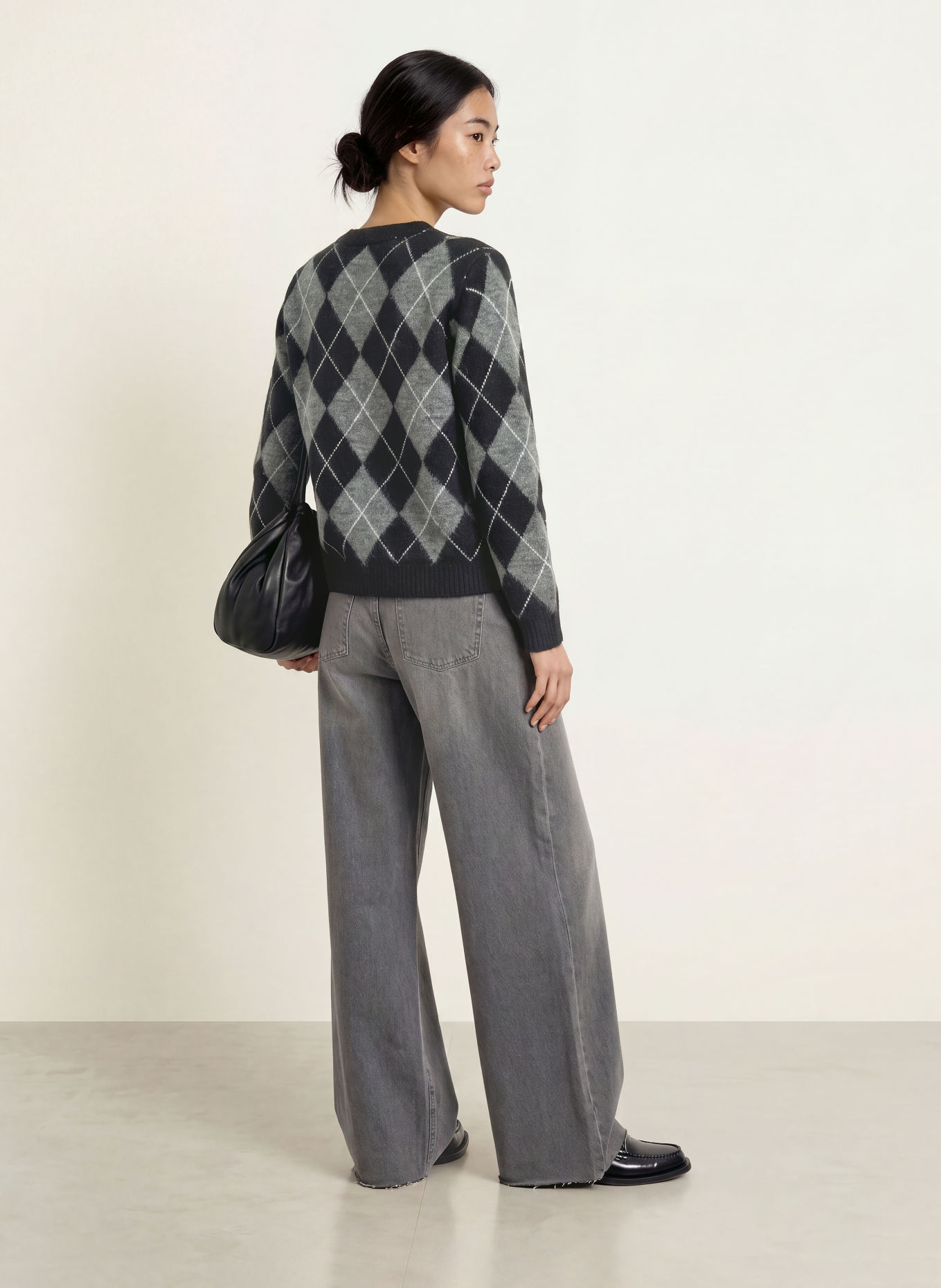 YERSE DIAMOND Sweater: BLACK / DARK GRAY / WHITE