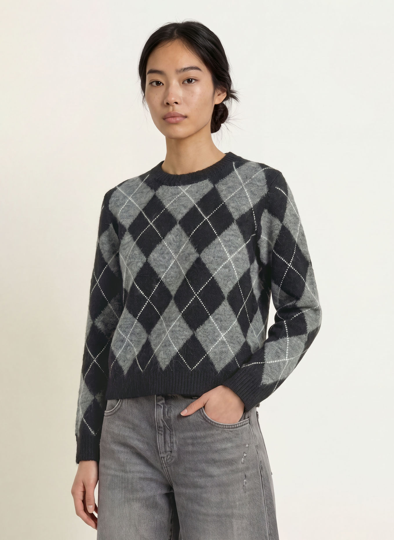 YERSE DIAMOND Sweater: BLACK / DARK GRAY / WHITE
