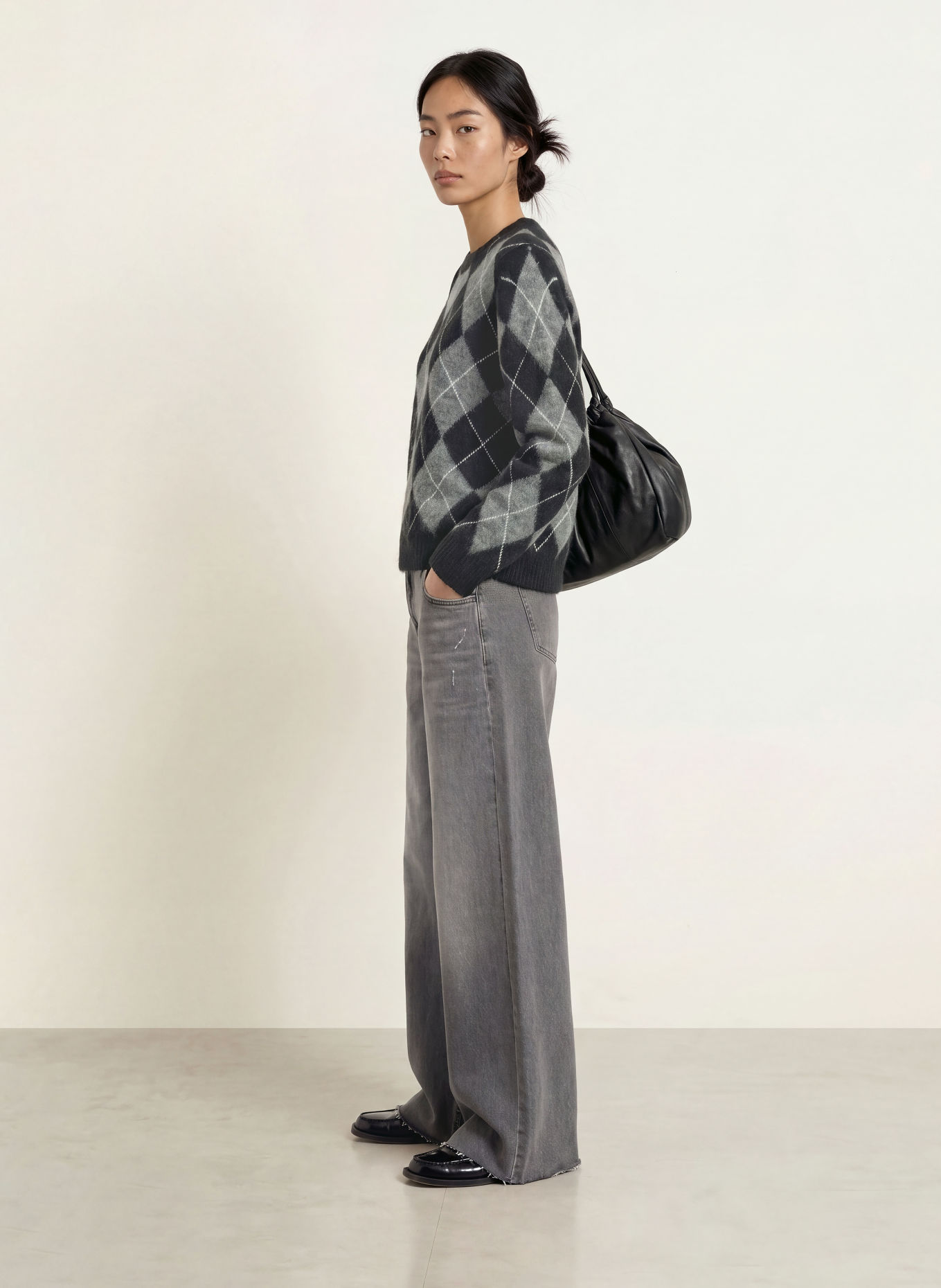 YERSE DIAMOND Sweater: BLACK / DARK GRAY / WHITE