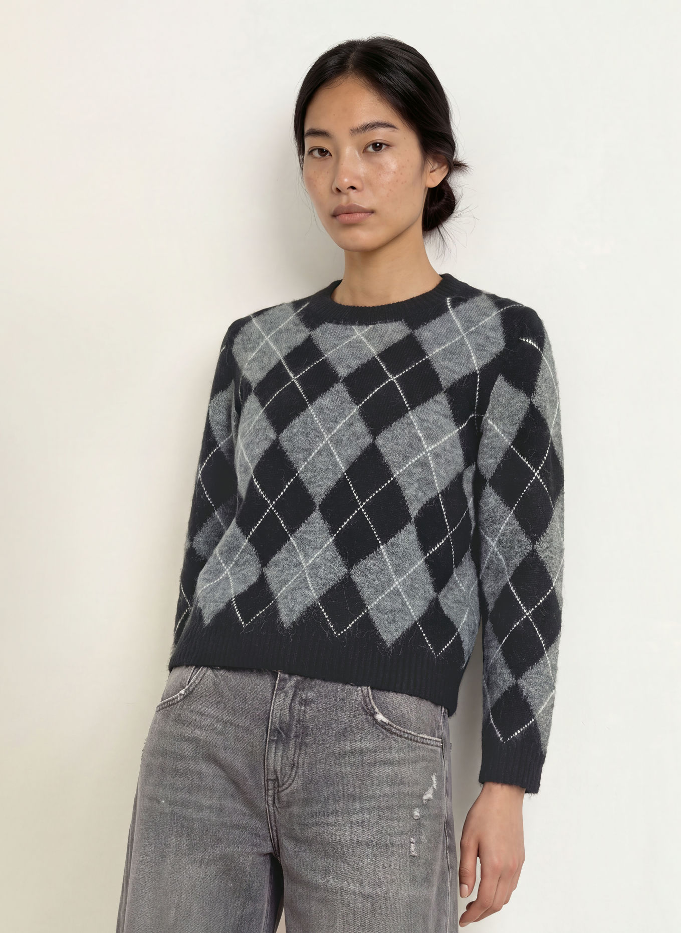 YERSE DIAMOND Sweater: BLACK / DARK GRAY / WHITE